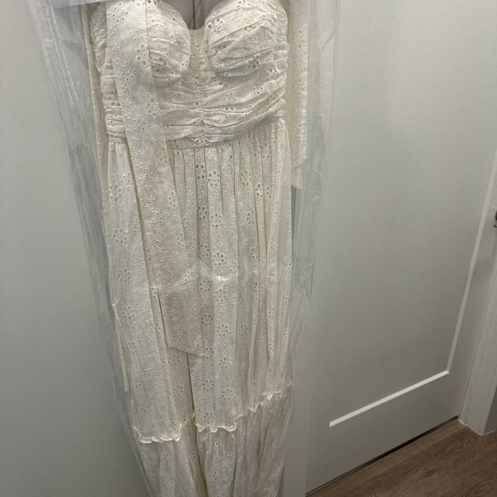Elegant White Strapless Dress